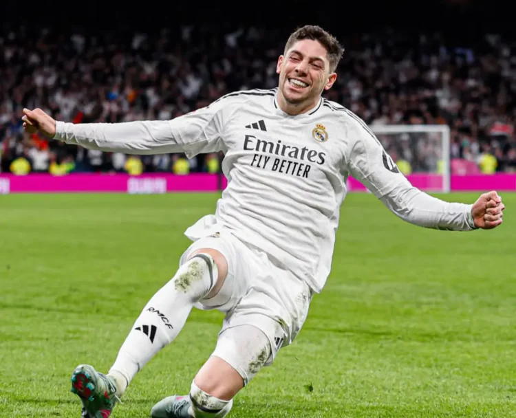 Un gol ‘in extremis’ de Valverde mantiene al Real Madrid con vida en Liga