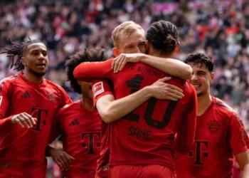Bayern gana y queda a dos puntos del título, Leverkusen se resiste