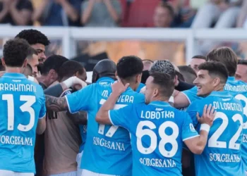 Napoli gana 1-0 en Lecce y apuntala su liderato