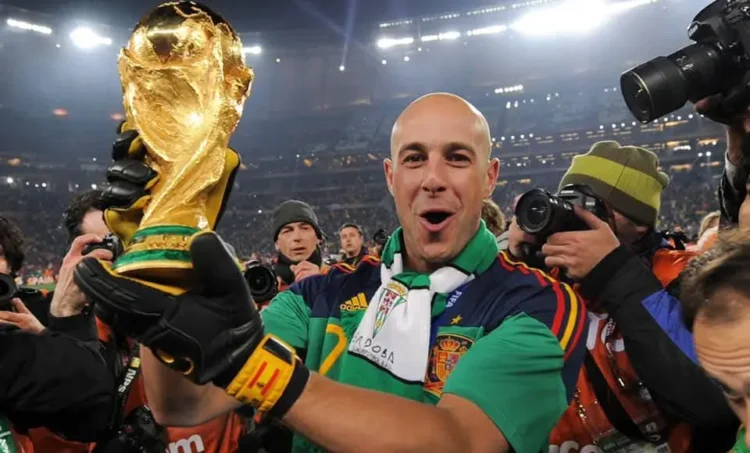 Reina se despide tras 25 años