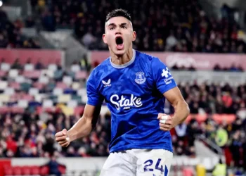 Everton ejerce opción de compra y ficha a argentino Charly Alcaraz