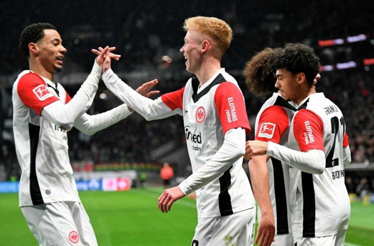 Eintracht cumple ante Kiel y refuerza su tercer puesto en Bundesliga