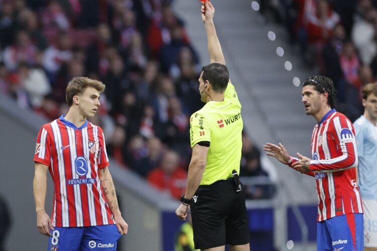Real Madrid y Atlético empatan condicionados por las rojas a Bellingham y Barrios