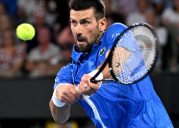 Djokovic gana al francés Monfils y pasa a cuartos en Brisbane