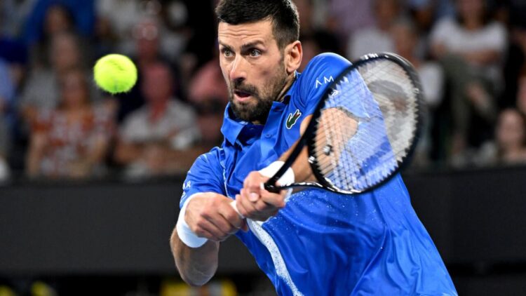 Djokovic gana al francés Monfils y pasa a cuartos en Brisbane