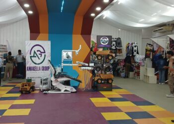 La empresa Amakella Group llevó sillas odontológicas y juguetes a la Expocruz.