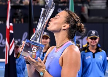Sabalenka remonta a Kudermetova en Brisbane y suma primer título del año