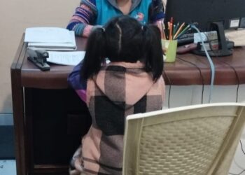 Una niña que sufrió violencia psicológica fue rescatada por la Defensoría.