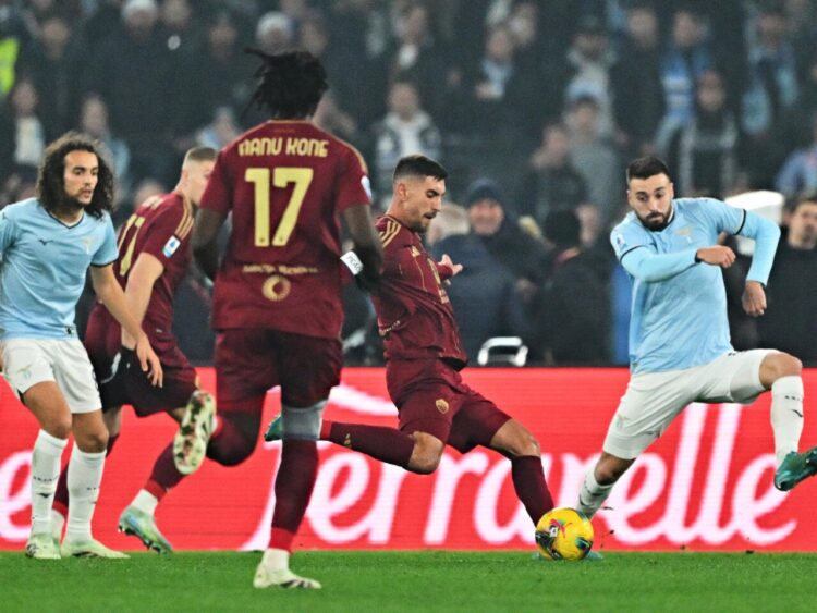La Roma toma oxígeno con un triunfo en el derbi ante la Lazio