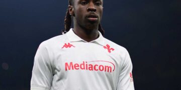 Moise Kean (Fiorentina) recibe el alta hospitalaria tras sufrir desvanecimiento