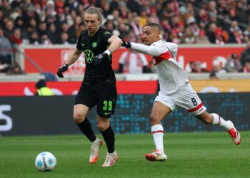 Stuttgart pierde ante Wolfsburgo (2-1), Dortmund ve alejarse el cuarto puesto
