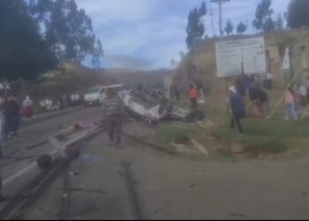 Un accidente de tránsito ocurrió este domingo en la vía Cochabamba-Santa Cruz .