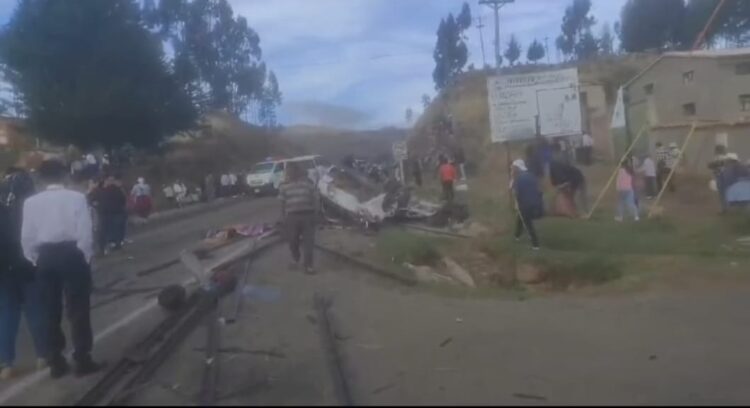 Un accidente de tránsito ocurrió este domingo en la vía Cochabamba-Santa Cruz .