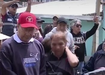 El presidente Luis Arce visitó este domingo la zona Inca Llojeta donde cayó una mazamorra.