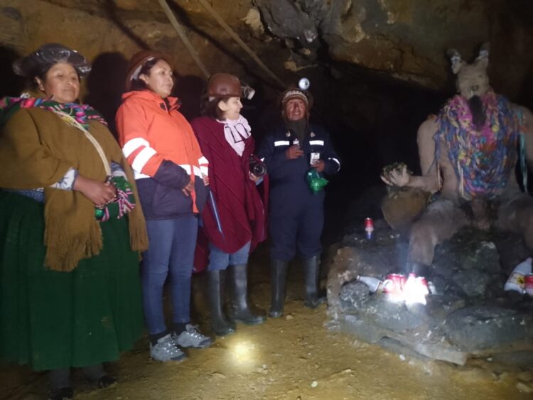 La fotógrafa boliviana Daniela Balcázar visitó la Mina Milluni.