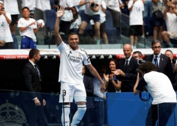 Hinchas de Real Madrid respaldan a Mbappé: ‘Confiamos en él’