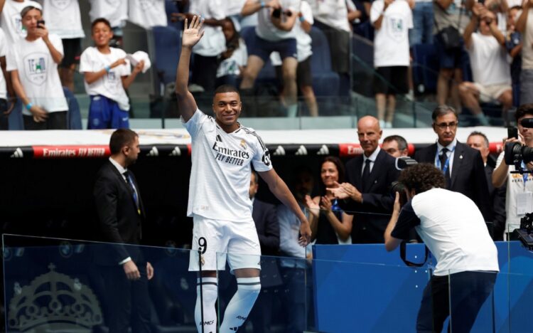 Hinchas de Real Madrid respaldan a Mbappé: ‘Confiamos en él’