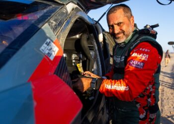 Un accidente arruina el Dakar a Loeb, Al-Attiyah ya es segundo