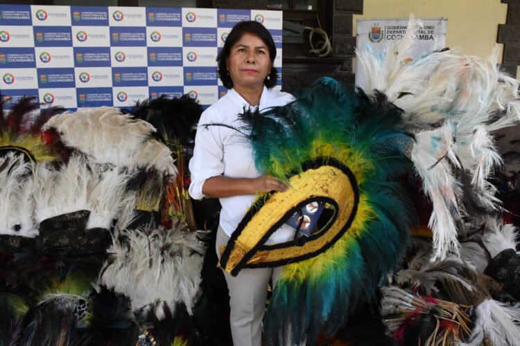 La Gobernación decomisó plumas de piyo en el mercado Calatayud de Cochabamba.