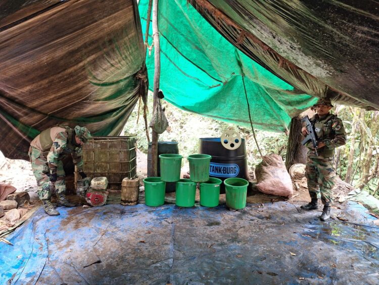 Del Castillo anuncia la destrucción de 17 fábricas de droga en Villa Tunari, Chapare
