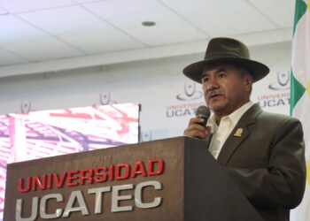 El gobernador de Cochabamba, Humberto Sánchez, pide tregua a los bloqueadores.