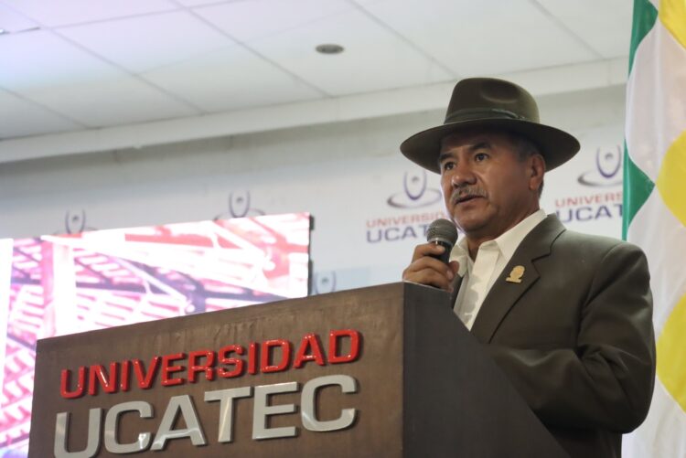 El gobernador de Cochabamba, Humberto Sánchez, pide tregua a los bloqueadores.