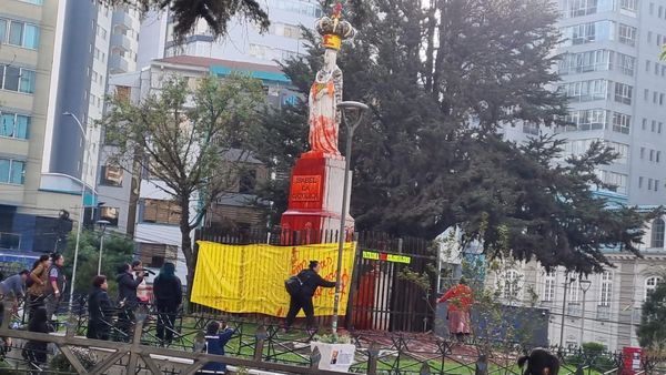 La Alcaldía condena el ataque al ornato público de la plaza Isabel la Católica