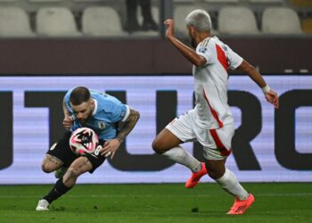 Perú se aprovecha de un flojo Uruguay para anotar su primer triunfo en ruta al Mundial 2026