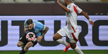Perú se aprovecha de un flojo Uruguay para anotar su primer triunfo en ruta al Mundial 2026