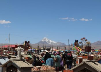 Limpiaron los tres cementerios municipales en El Alto