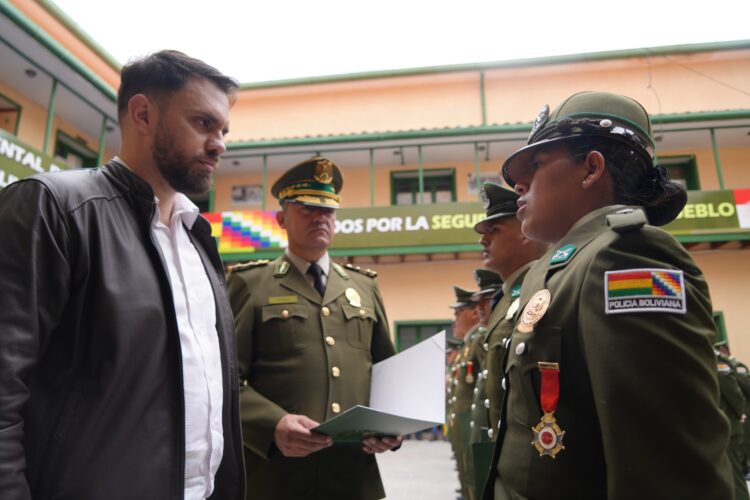 Del Castillo reconoce el trabajo de la Policía en los 24 días de bloqueo