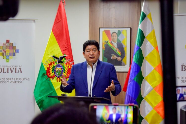 El ministro de Obras Públicas, en conferencia de prensa.