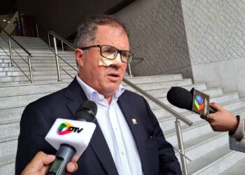 Fiscalía admite denuncia contra diputado Aliaga por agredir a su colega Roca