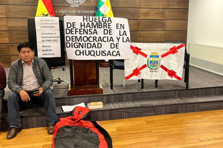 Senador Ticona instala huelga de hambre en defensa del escaño chuquisaqueño