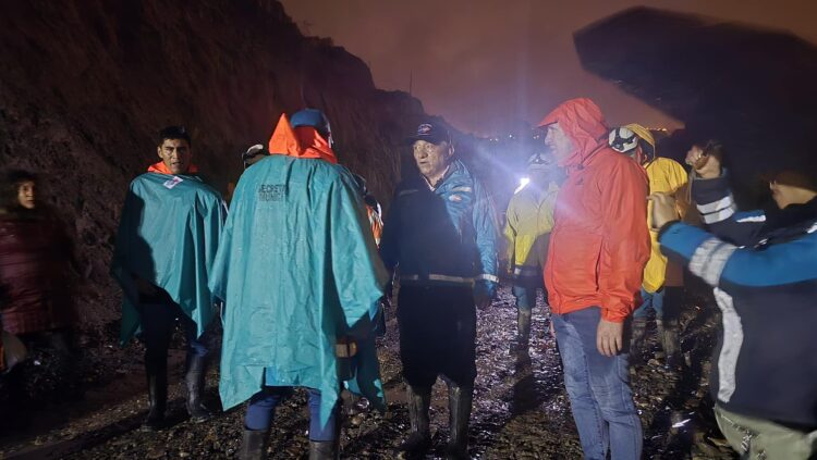 Intensas lluvias en La Paz provocan daños en la zona sur; Alcaldía atiende emergencias