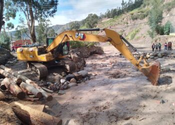 Maquinaria pesada está en el lugar