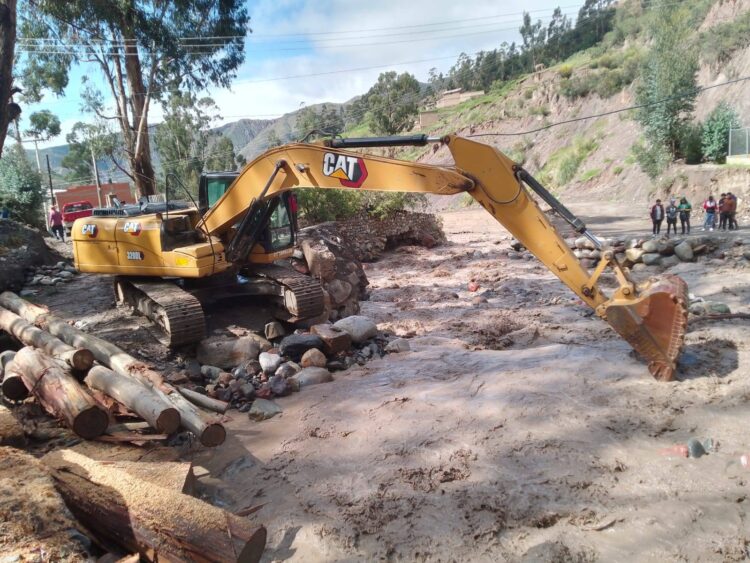 Maquinaria pesada está en el lugar