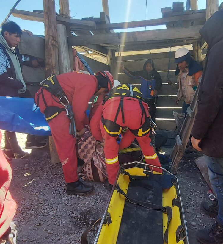 La Unida de Bomberos rescataron a los cuatro mineros fallecidos.