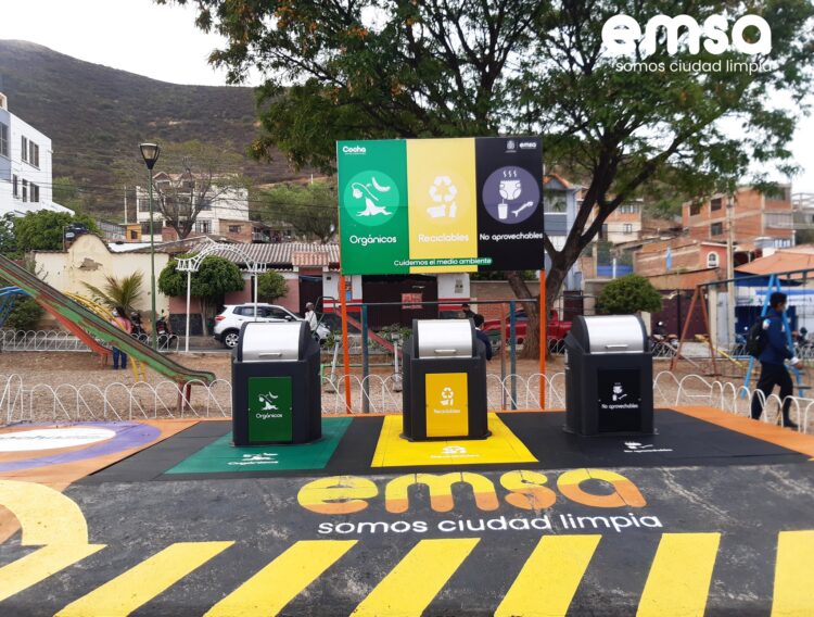 Contenedores soterrados en Cochabamba.