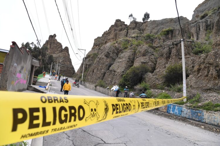 La avenida Marcelo Quiroga Santa Cruz está inhabilitada.