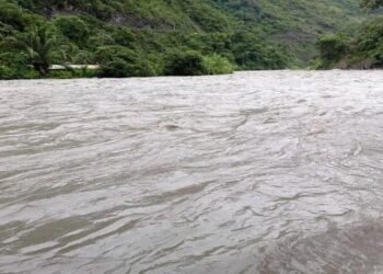 El caudal del río aumentó por las lluvias