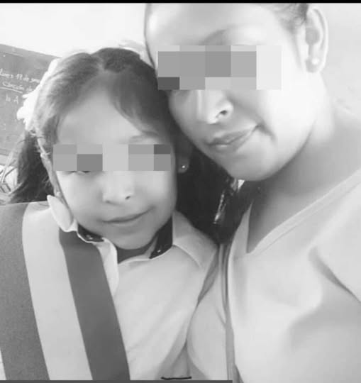 Una imagen de la niña y su madre.