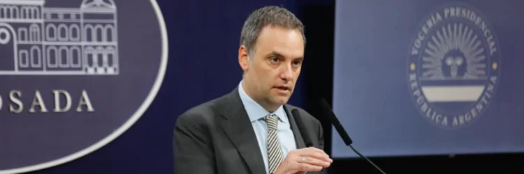 Manuel Adorni dio detalles de la medida/RRSS Manuel Adorni