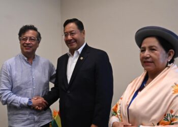 En Uruguay, el presidente Luis Arce se reunió con homólogo colombiano Gustavo Petro