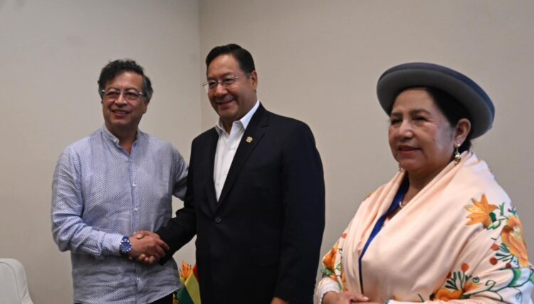 En Uruguay, el presidente Luis Arce se reunió con homólogo colombiano Gustavo Petro
