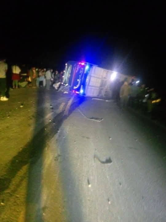 El bus quedó sobre la carretera