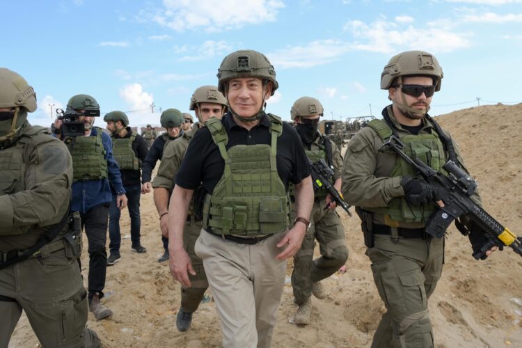 Netanyahu visitó a sus tropas en el Norte de Gaza