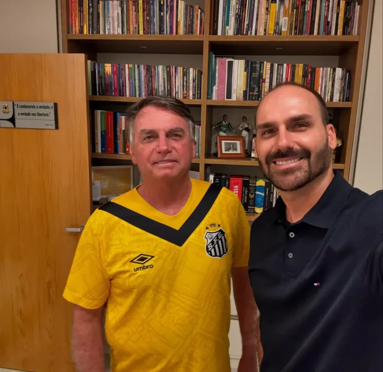 El diputado Eduardo Bolsonaro, con su padre/RRSS Eduardo Bolsonaro