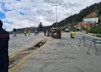 La ABC realiza trabajos en la autopista La Paz-El Alto.
