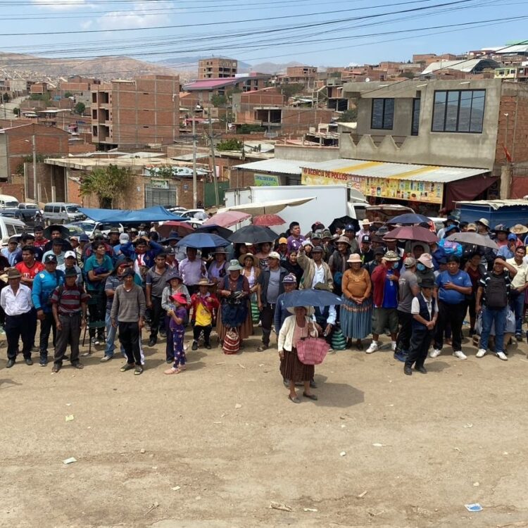 Bloqueo en el ingreso al relleno sanitario de K'ara K'ara impide el paso de maquinaria de la Alcaldía para comenzar el cierre técnico.
